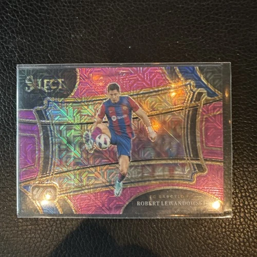 Robert Lewandowski 2023 Panini Select Mojo Rosa /115