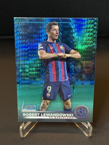 Robert Lewandowski 2022 Topps Stadium Club Chrome Blue Wave