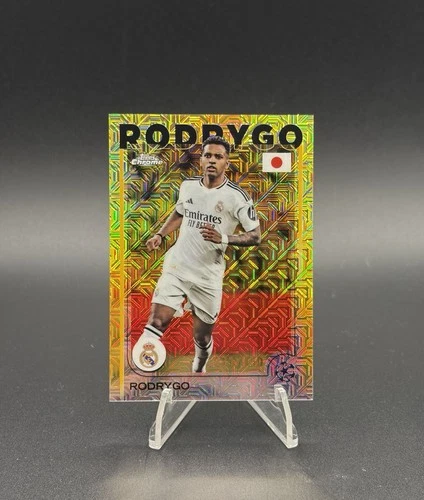 Rodrygo 2024 Topps Chrome Yellow Mojo /150