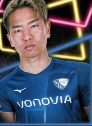 Takuma Asano 2022 Topps Bundesliga Stickers