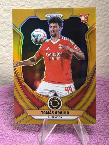 Tomás Araújo 2025 Panini Prizm Copa Mundial de Clubes de la FIFA 2025 Oro Verdadero /10