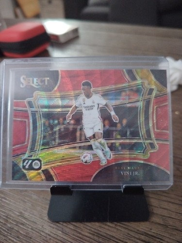 Vinicius Junior 2024 Panini Select Red Wave Prizm /65