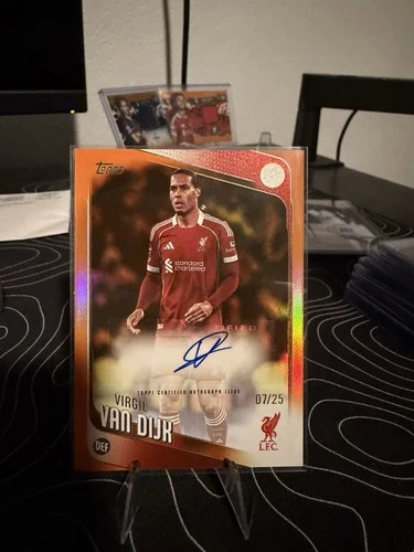 Virgil van Dijk 2025 Topps Cromo UEFA Clubes Competiciones Naranja /25