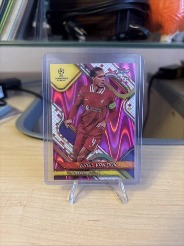 Virgil van Dijk 2024 Topps Finest Rosa Lava Rifrattore /250