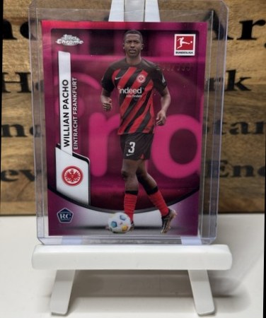 Willian Pacho 2023 Topps Chrome Magenta Refractor /399