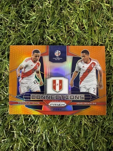 Yoshimar Yotún & Grimaldo 2024 Panini Prizm /25