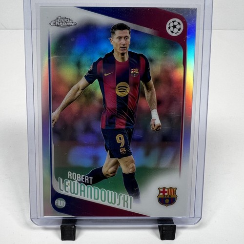 Robert Lewandowski 2025 Topps Chrome UEFA Rifrattore #54