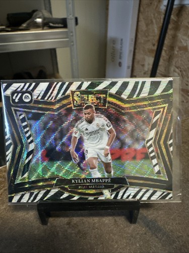 Kylian Mbappé Select Zebra Prizm