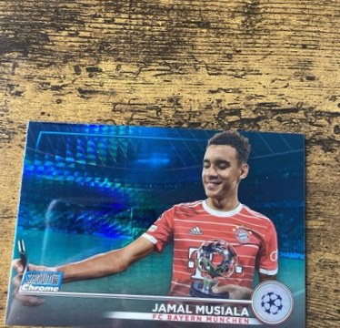 Jamal Musiala 2022 Topps Stadium Club Chrome Blue Prism